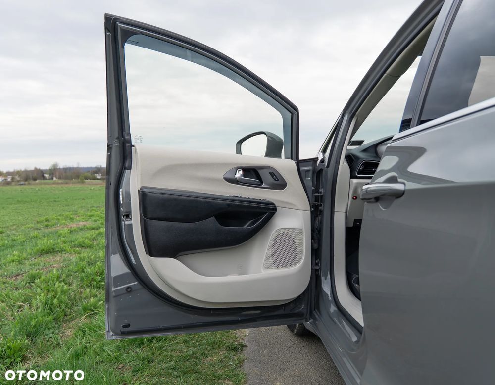 Chrysler Pacifica - 33