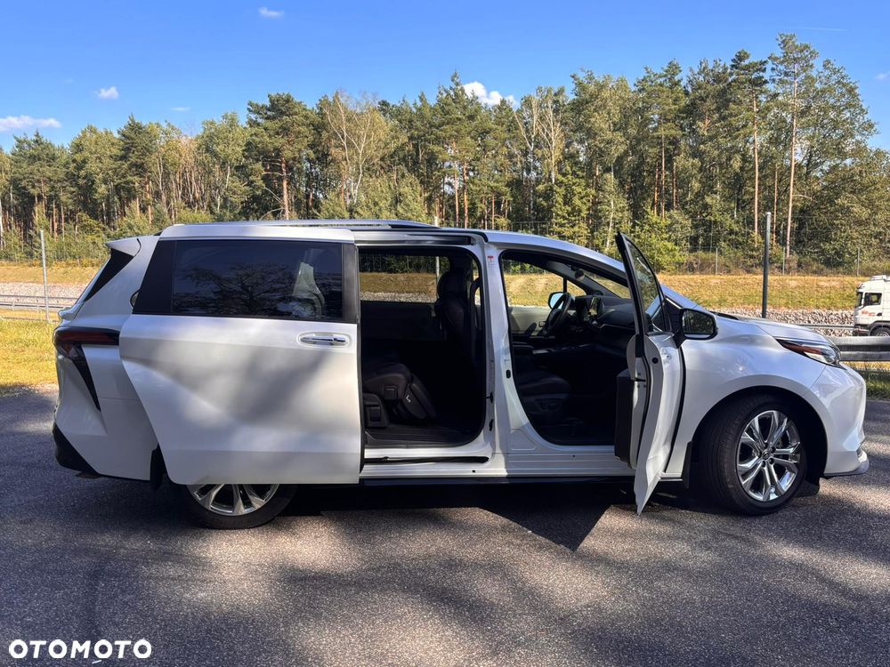 Toyota Sienna - 11