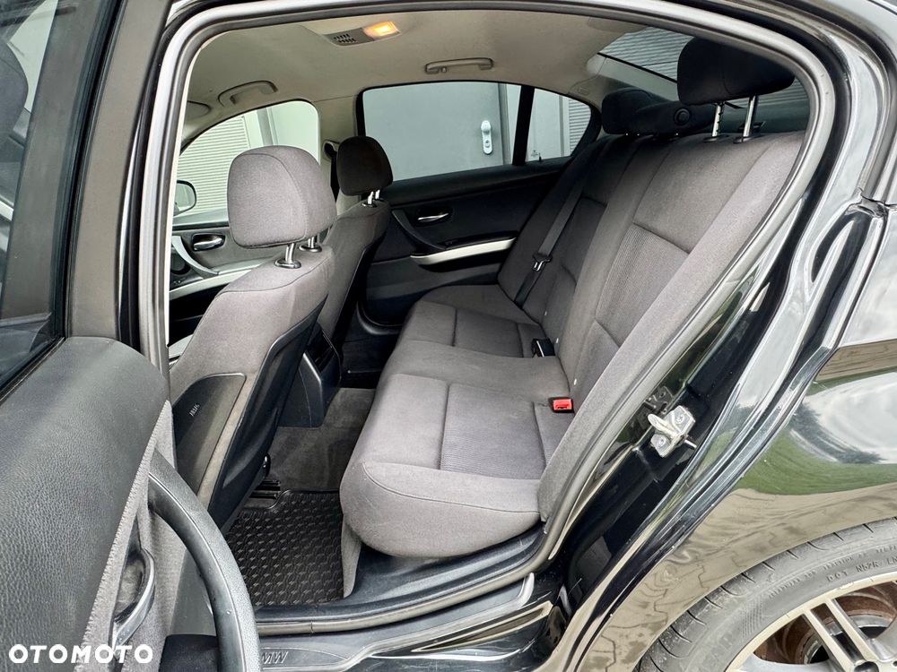 BMW Seria 3 318d Sport Line - 8