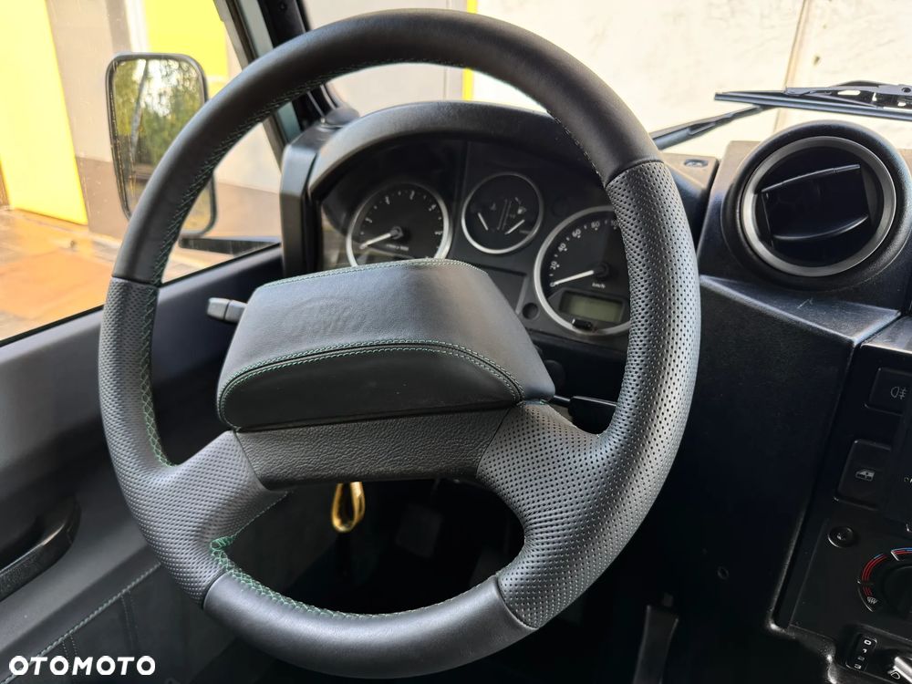 Land Rover Defender 110 2.2 TD4 SE Utility - 24