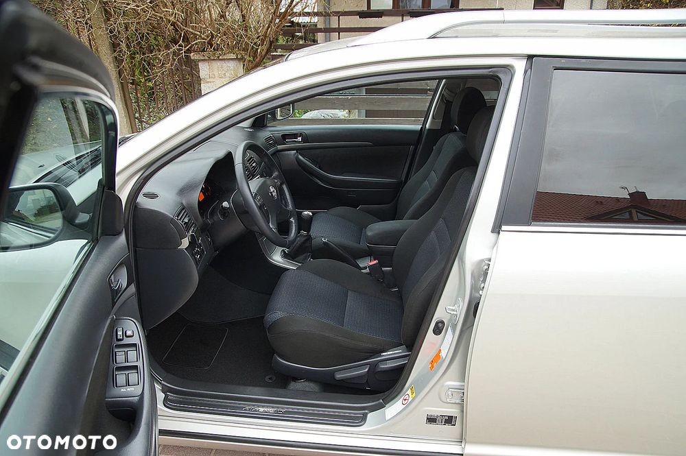 Toyota Avensis 1.8 VVT-i Sol Premium - 15