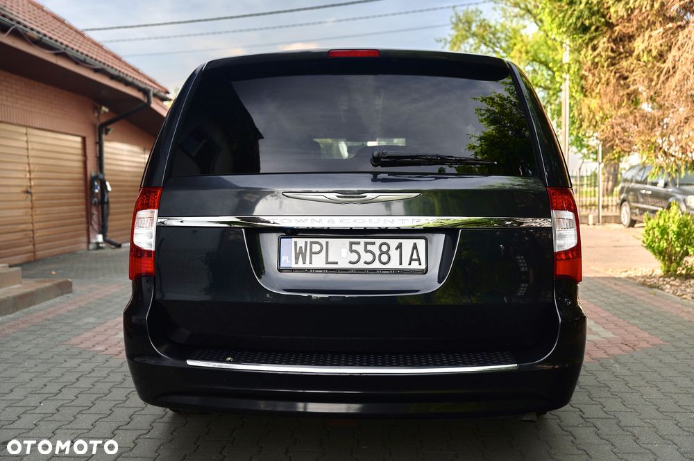 Chrysler Town & Country 3.6 Limited - 13