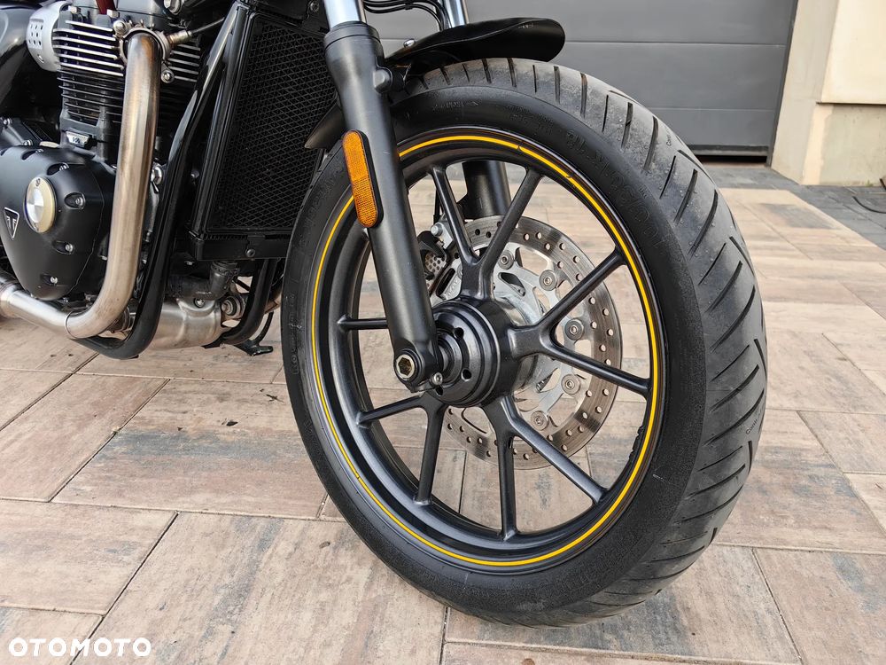 Triumph Bonneville - 12
