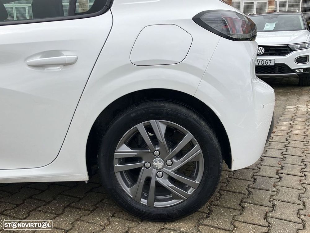 Peugeot 208 - 18