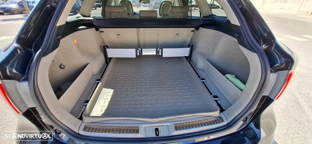 Toyota Avensis SW 2.2 D-CAT Luxury +P.Multimédia - 10