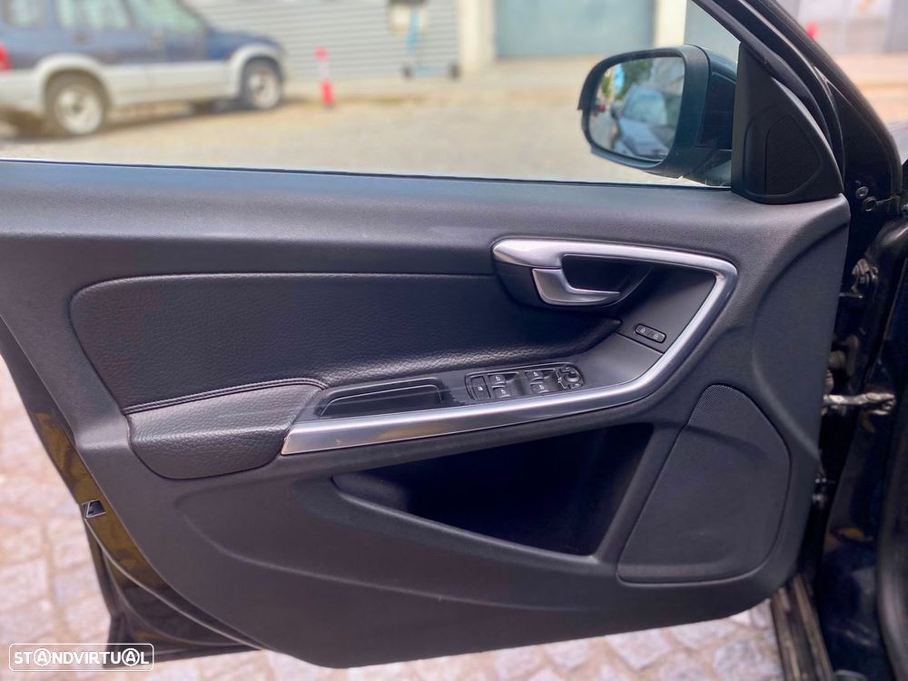 Volvo V60 1.6 D2 Drive Momentum Start/Stop - 9
