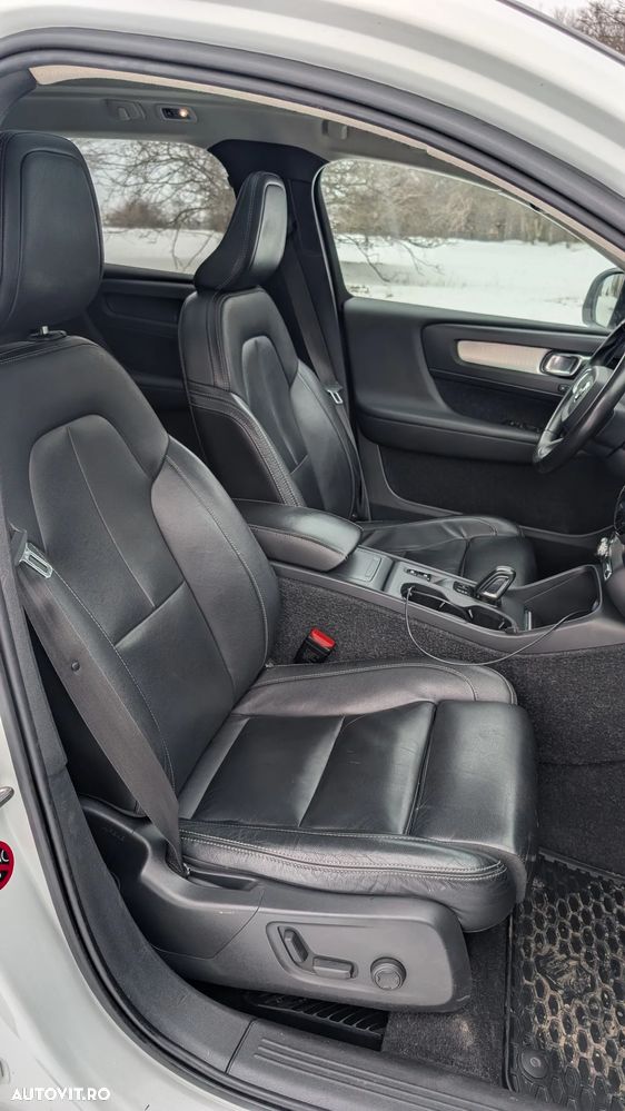 Volvo XC 40 T5 AWD Geartronic Momentum Pro - 8