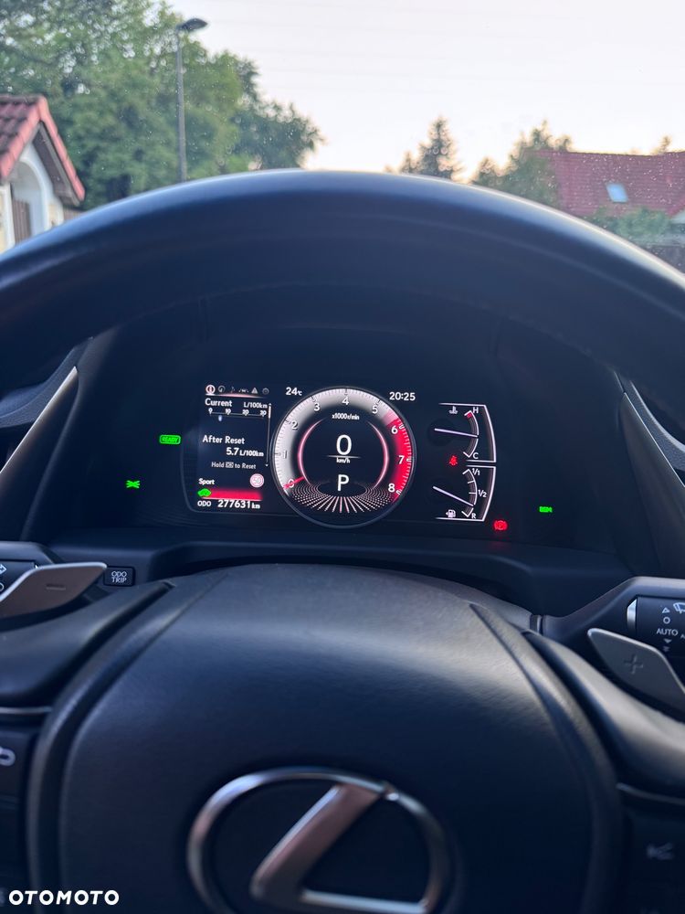Lexus ES 300h Business Edition - 28