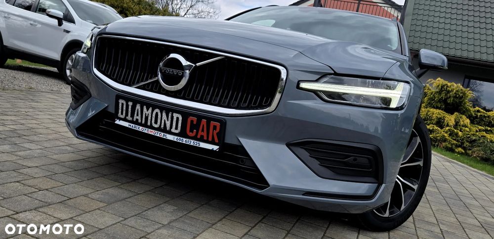 Volvo V60 B3 B DKG Momentum Pro - 1