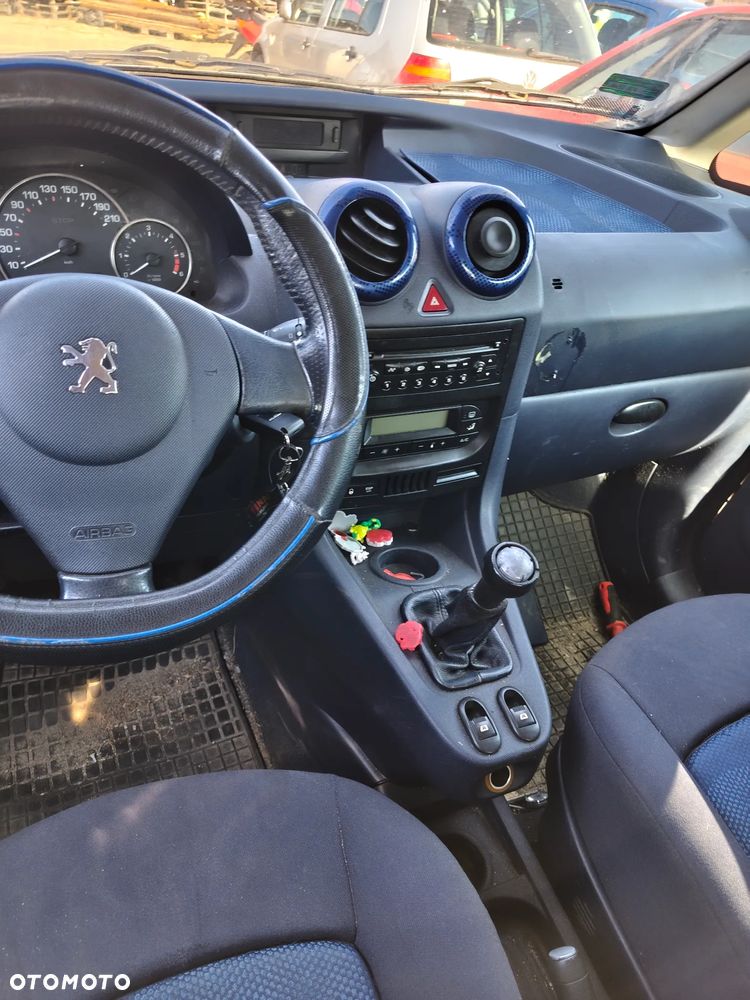 peugeot 1007 na części z 2004 1,4 d fotel lusterko drzwi szyba zamek klamka klapa maska silnik - 6