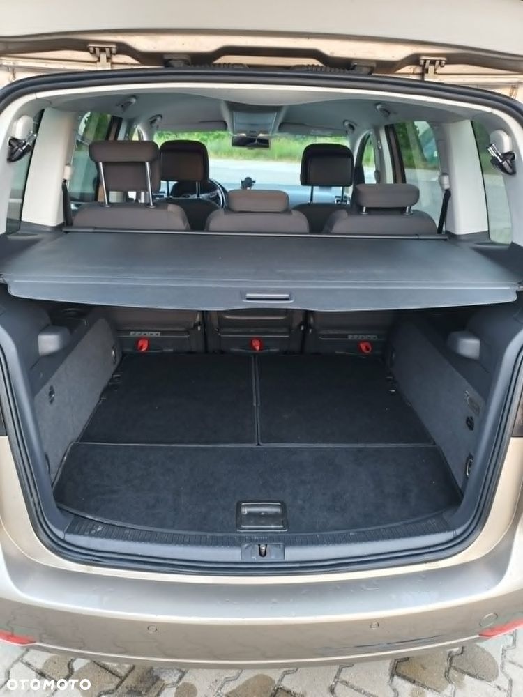 Volkswagen Touran - 22