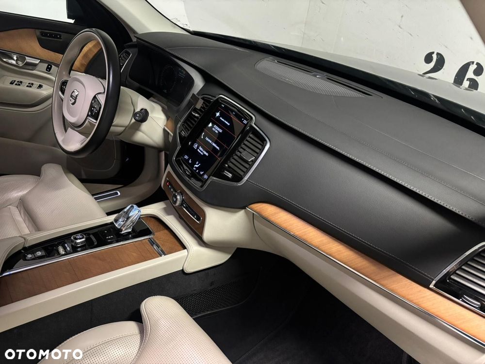 Volvo XC 90 - 9