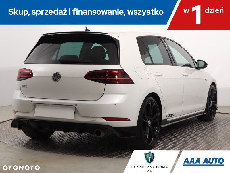 Volkswagen Golf - 6