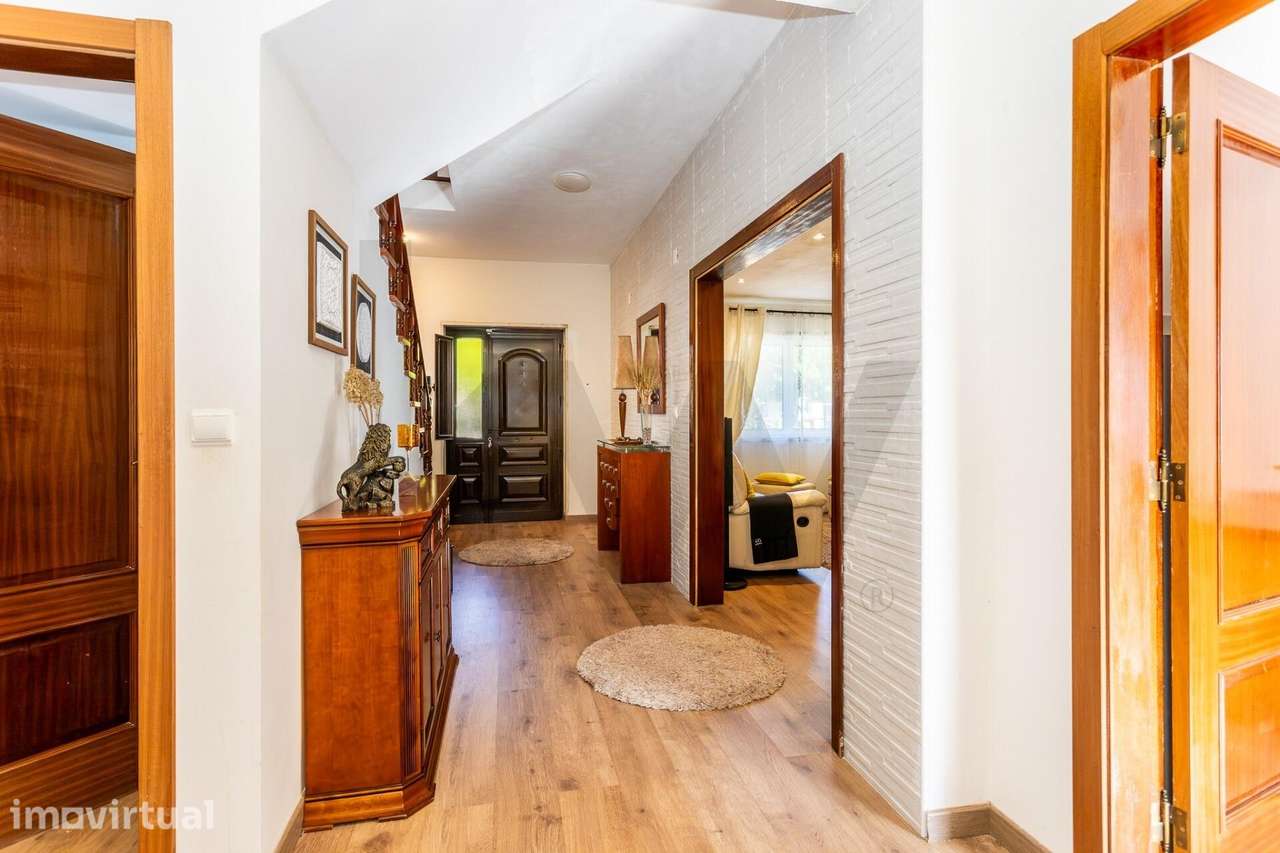 Moradia com 4 quartos, piscina e garagem | Caneças - Grande imagem: 3/27