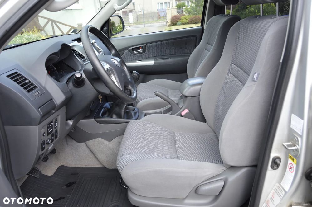 Toyota Hilux 3.0 D-4D SR5 - 12