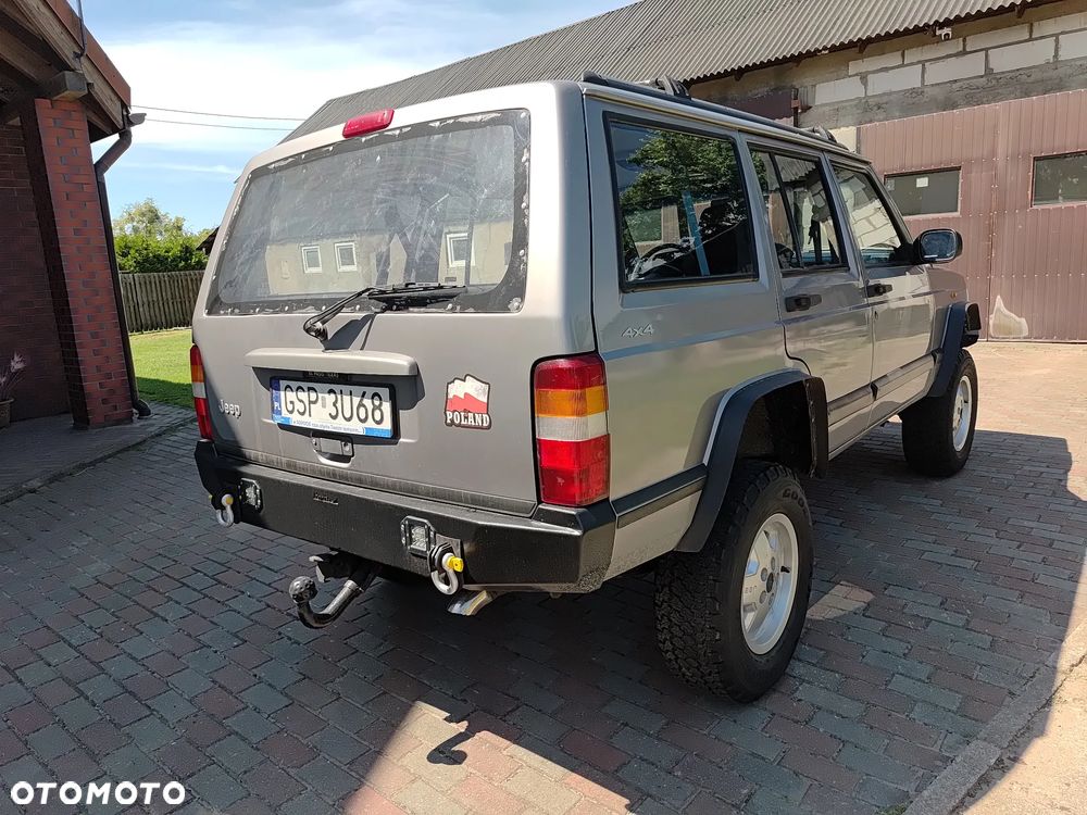 Jeep Cherokee - 4