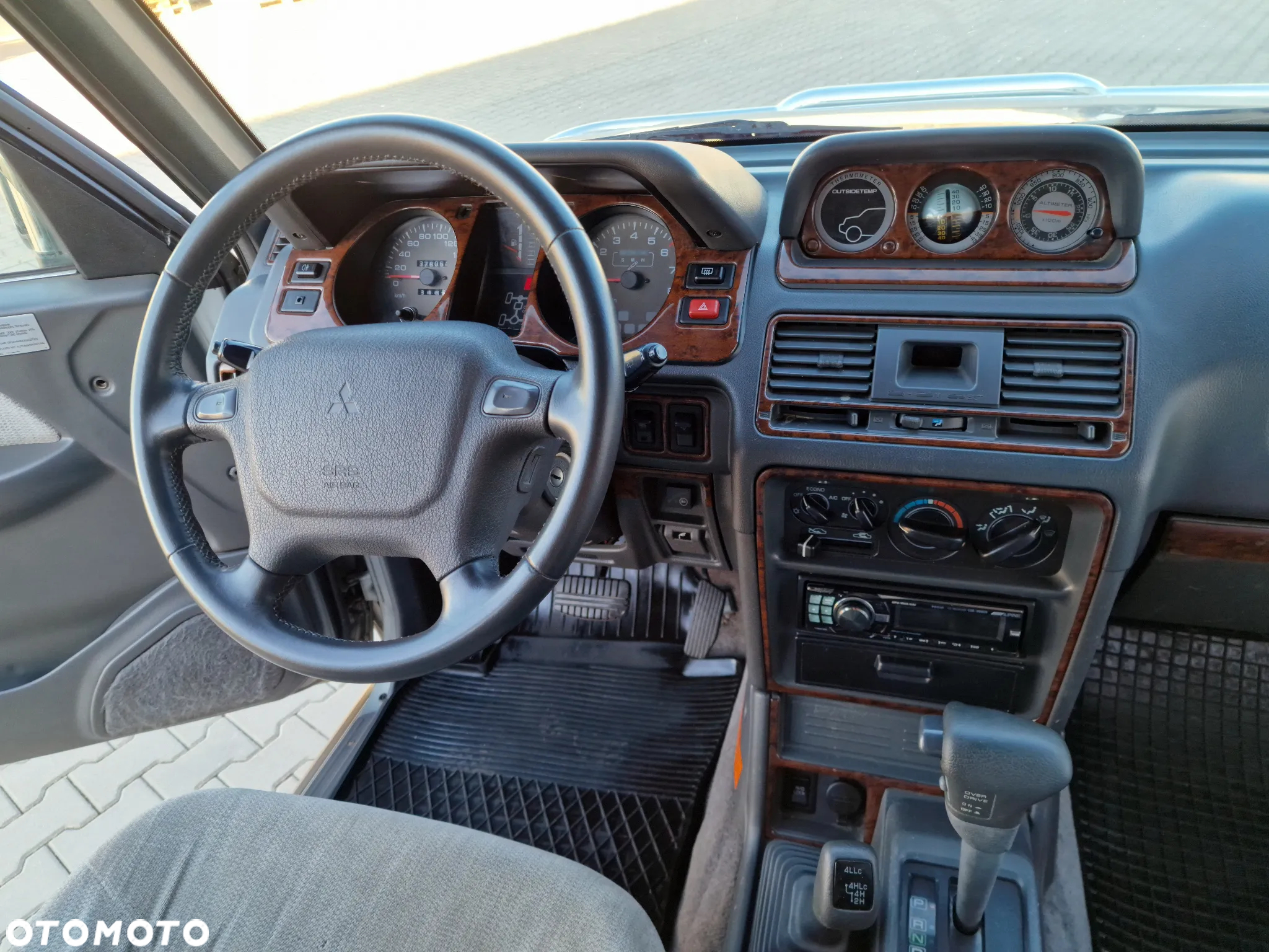 Mitsubishi Pajero - 14