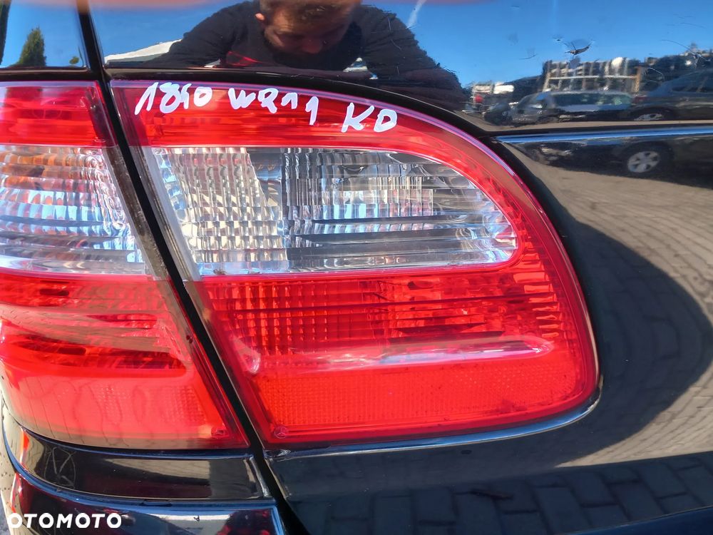 MERCEDE W211 LAMPA LEWA TYLNA LEWY TYŁ W KLAPE KOMBI - 2