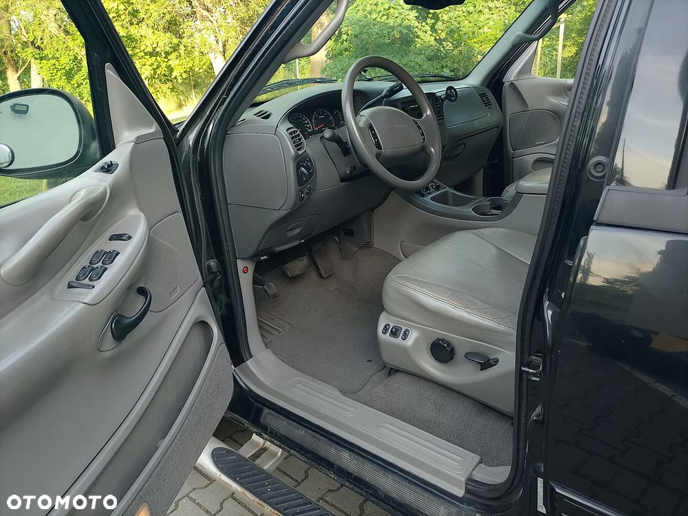 Ford Expedition 4.6 XLT 4WD - 30
