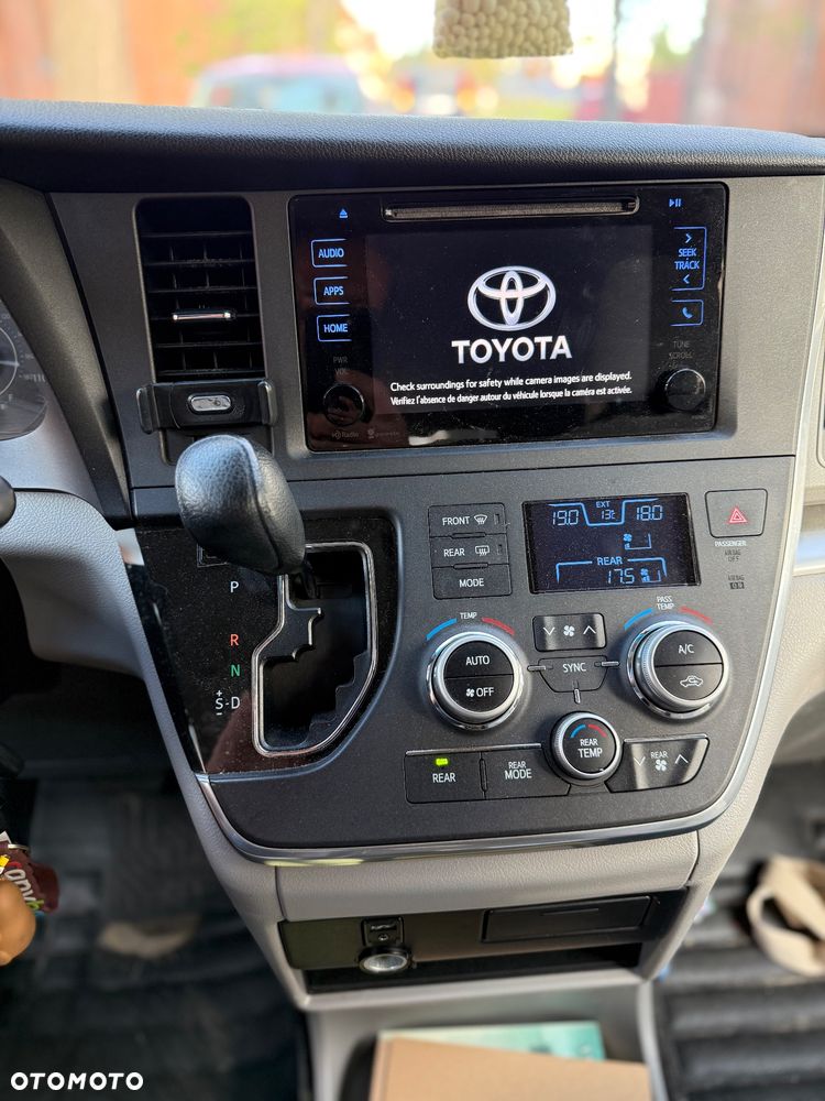 Toyota Sienna 3.5 V6 - 19