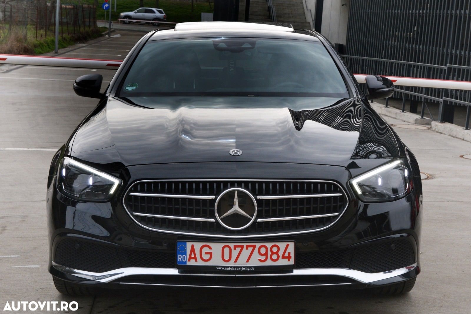 Mercedes-Benz E 300 de Aut. - 1
