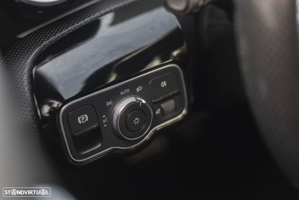 Mercedes-Benz A 250 7G-DCT AMG Line - 17