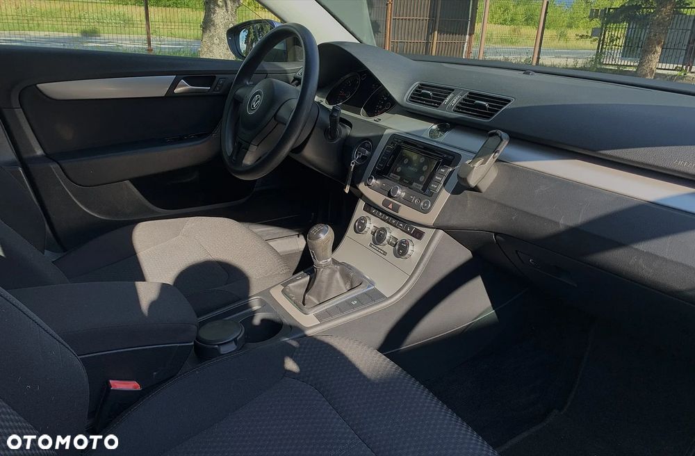 Volkswagen Passat 2.0 TDI DPF BlueMotion Technology Comfortline - 12