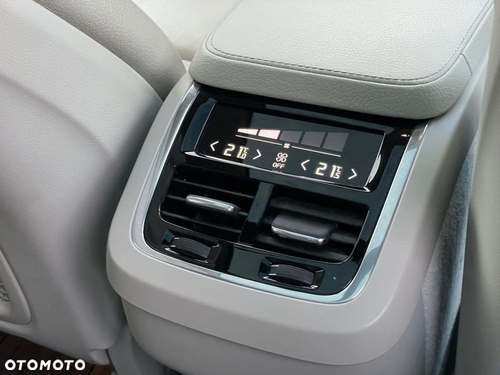 Volvo XC 90 T6 AWD Momentum 7os - 31