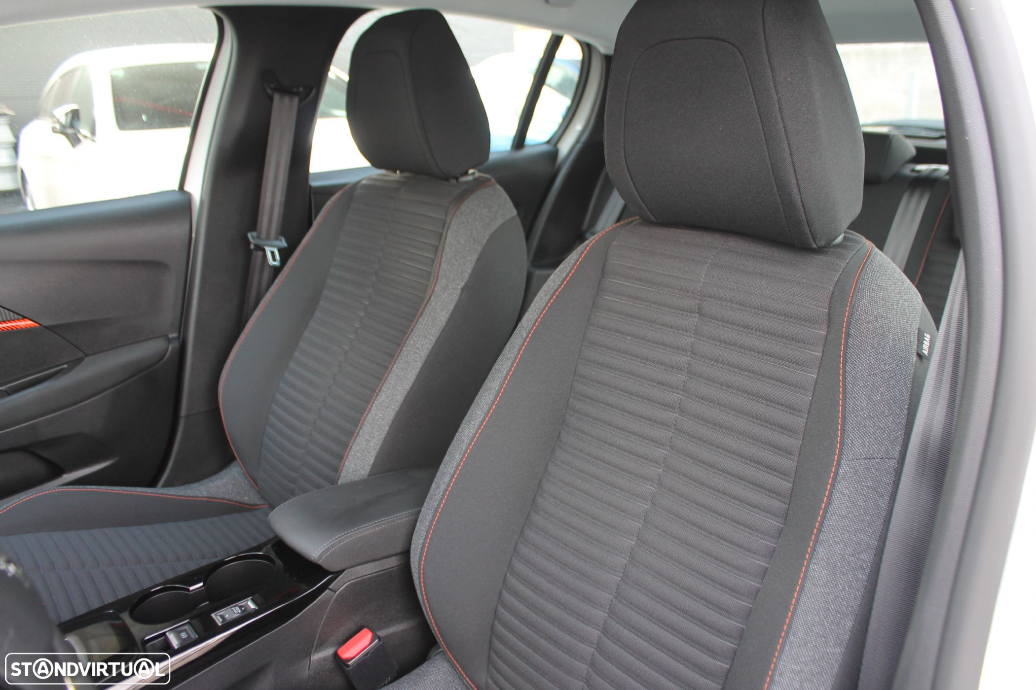 Peugeot e-208 - 9