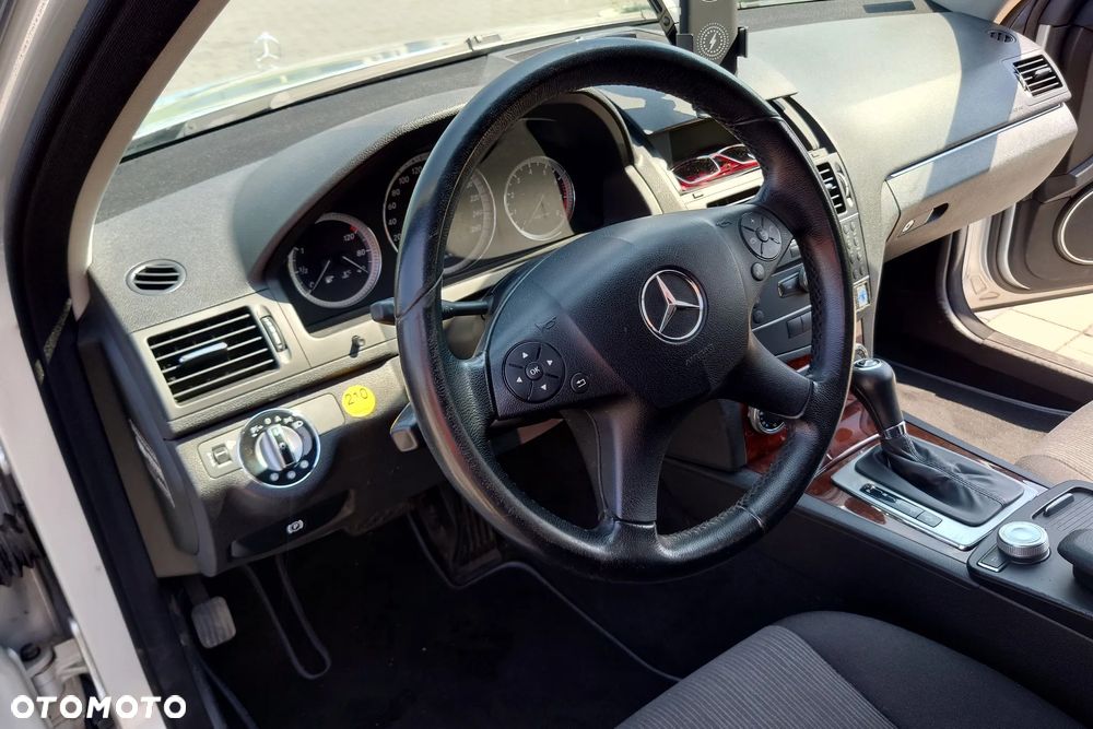 Mercedes-Benz Klasa C 180 Kompressor Automatik BlueEFFICIENCY Avantgarde - 21