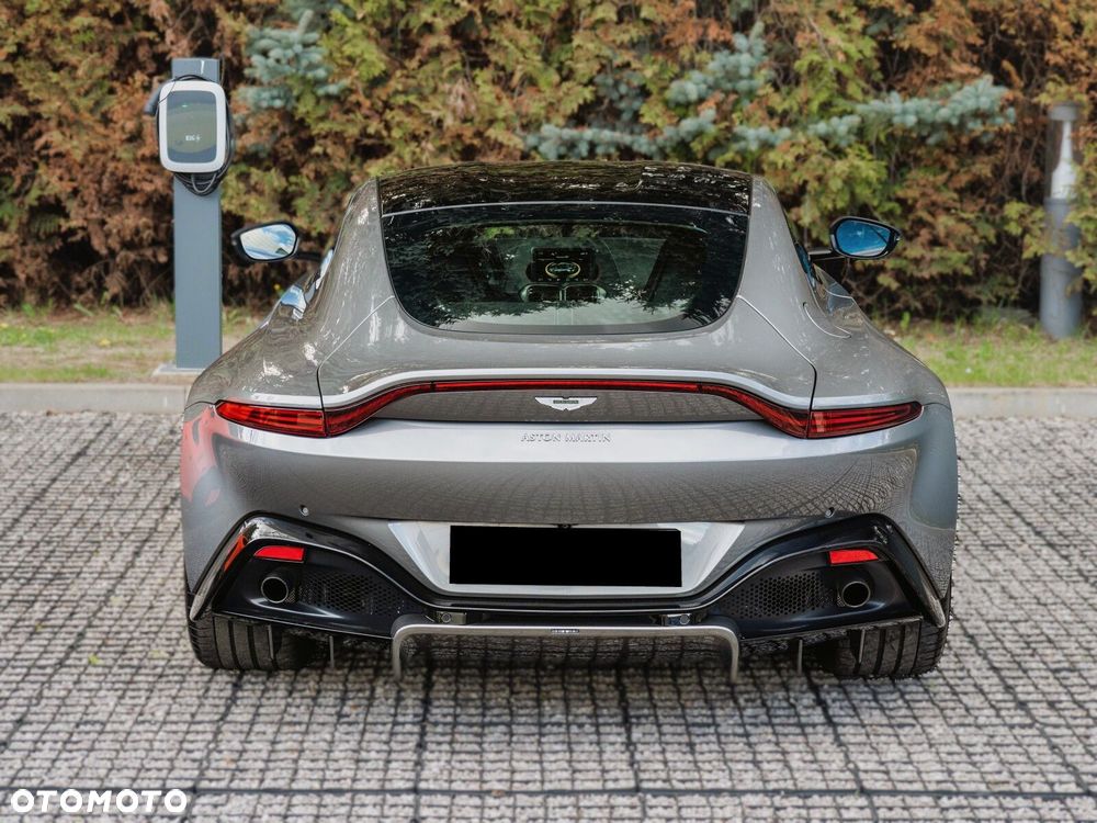 Aston Martin V8 Vantage - 7