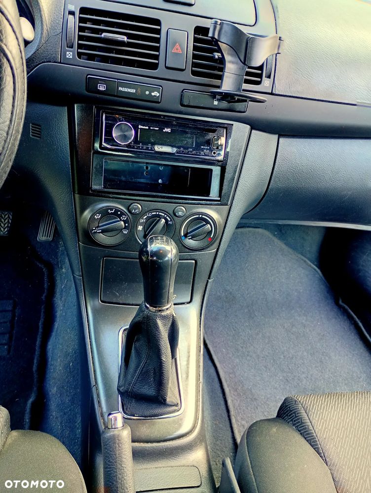 Toyota Avensis - 21