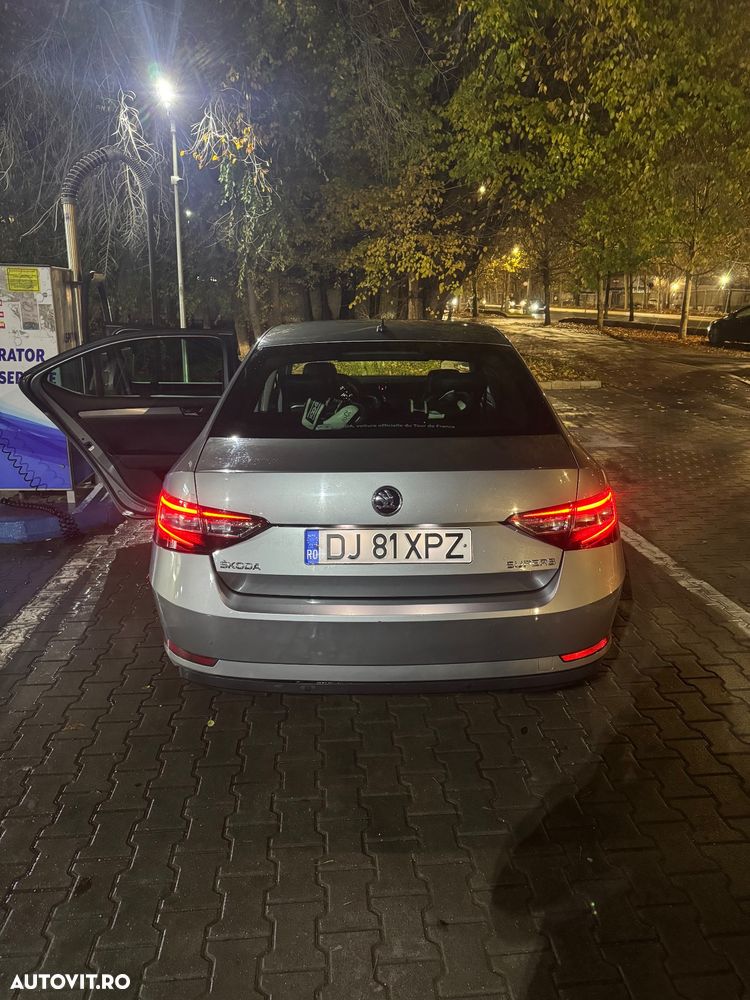 Skoda Superb 2.0 TDI DSG Ambition - 5