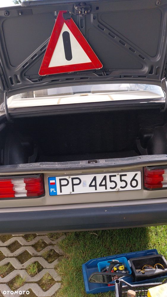 Mercedes-Benz W201 (190) - 11