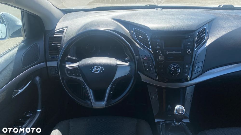 Hyundai i40 Kombi blue 1.6 Family+ - 14