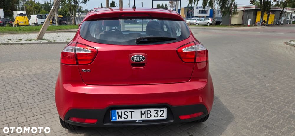 Kia Rio 1.2 Fifa World Cup Edition - 15