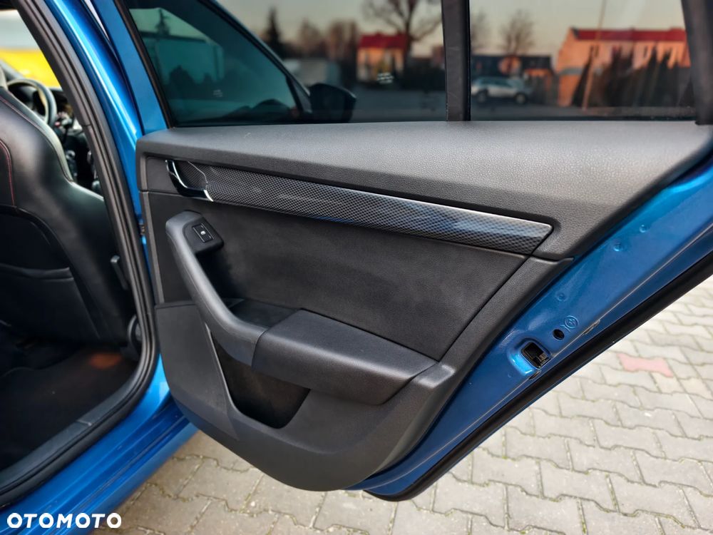 Skoda Octavia 2.0 TDI DSG RS - 24