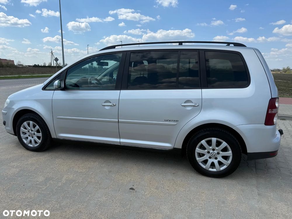 Volkswagen Touran 2.0 TDI DSG United - 11