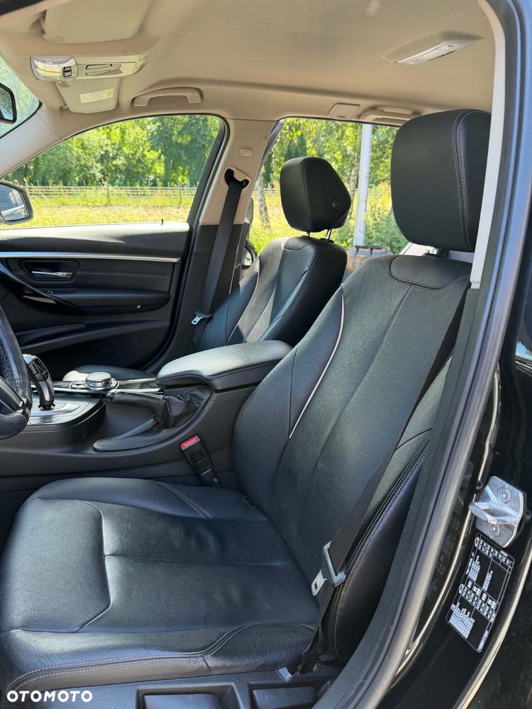 BMW Seria 3 320d Luxury Line - 12