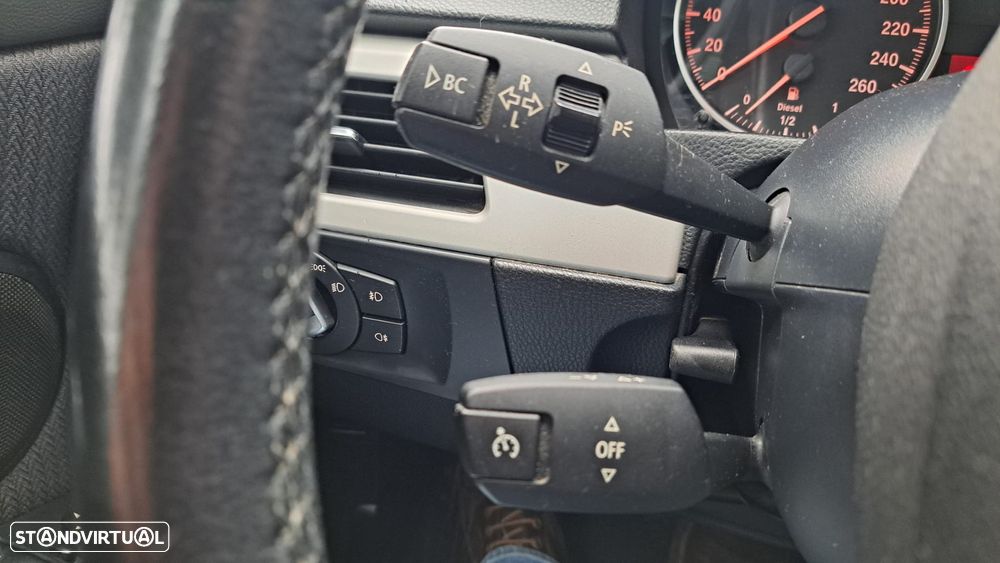 BMW 320 d Touring LifeStyle Auto - 34