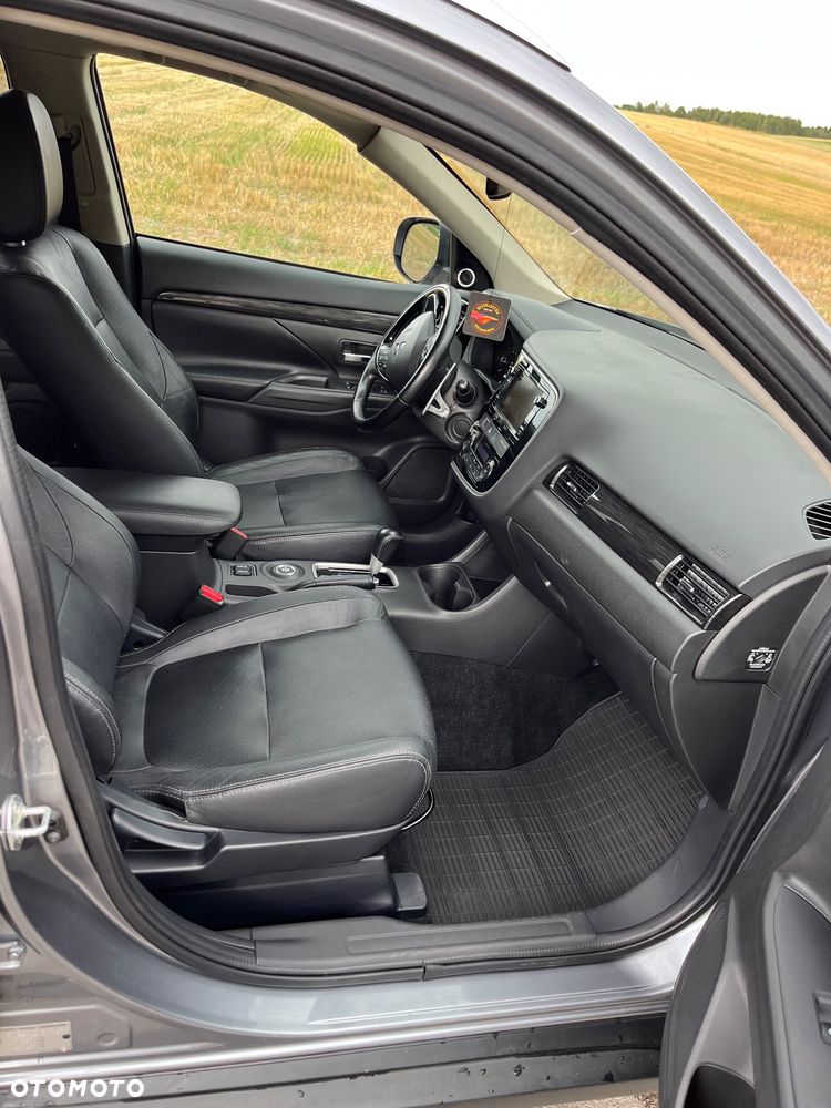 Mitsubishi Outlander 2.2 DI-D 4WD Automatik Diamant Edition - 16