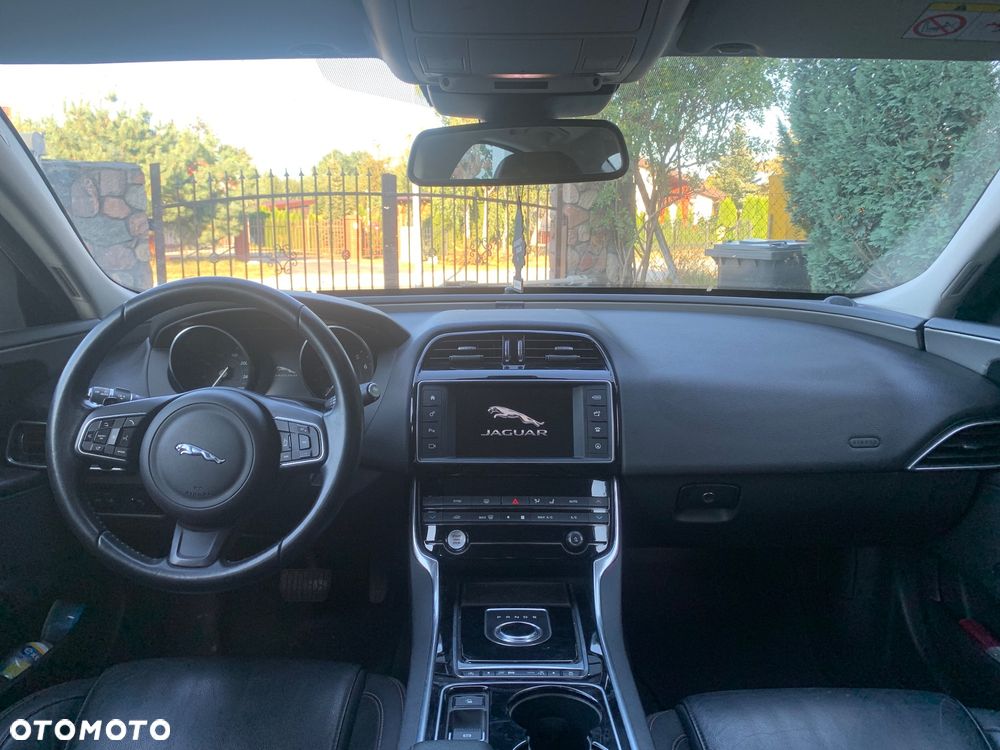 Jaguar XE - 21
