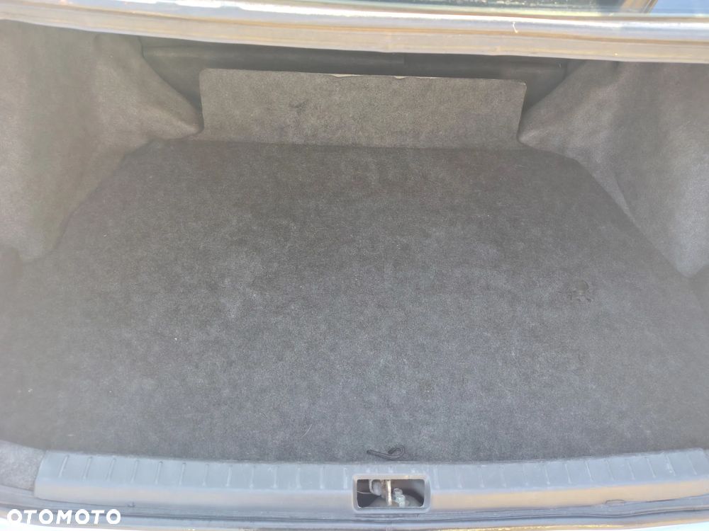 Toyota Corolla 1.6 VVT-i Sol - 12