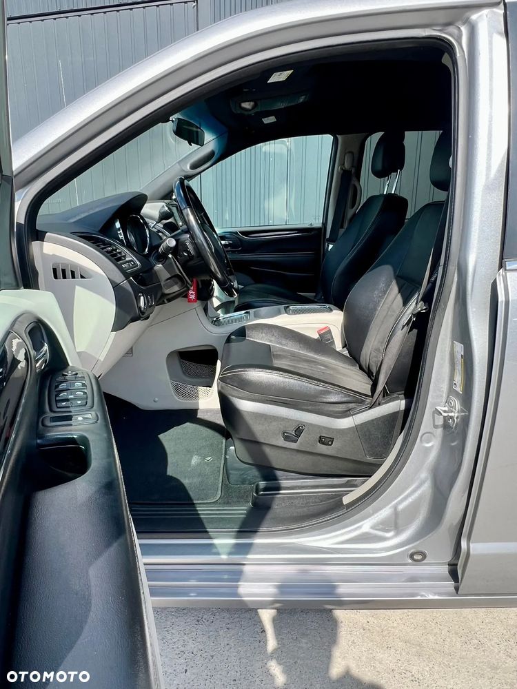 Dodge Grand Caravan - 18