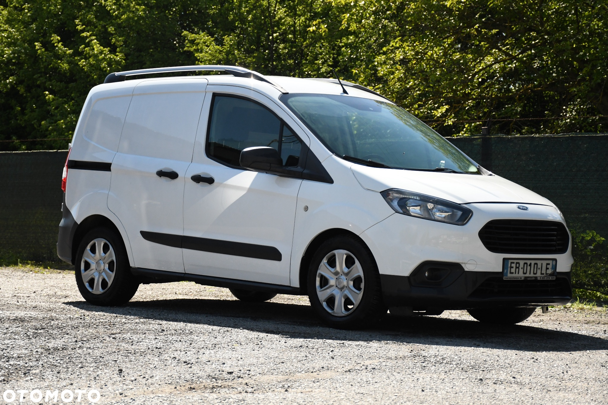 Ford Transit Courier - 32