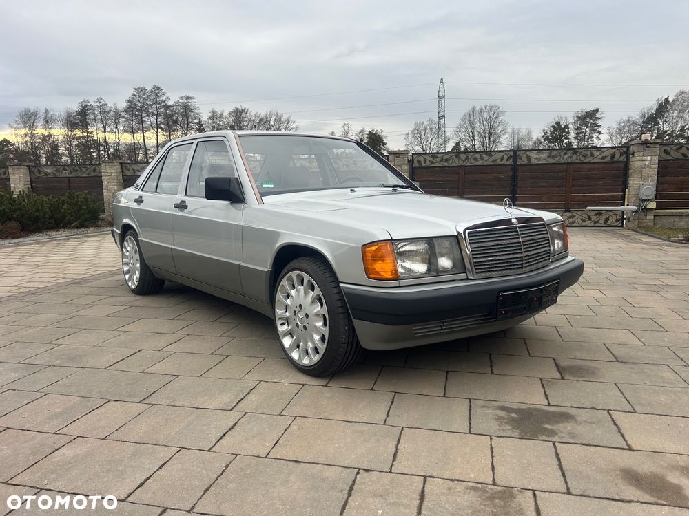 Mercedes-Benz W201 (190) - 1