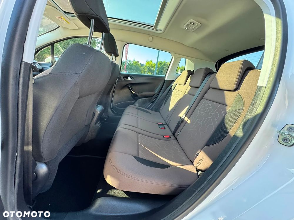 Peugeot 2008 1.6 e-HDi Style S&S - 24