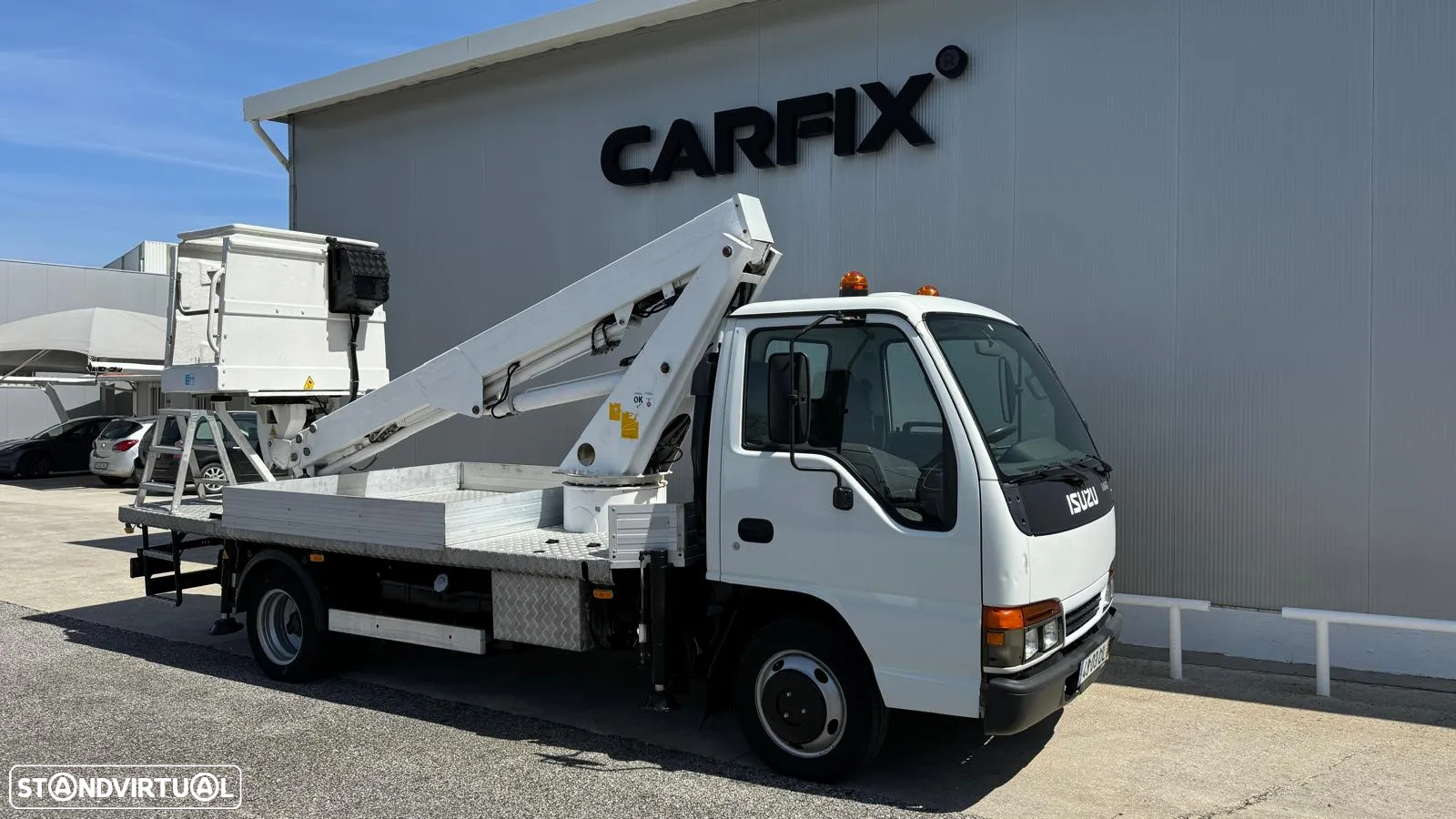 Isuzu NKR 77L-5D C/ Cesto elevatório - 5