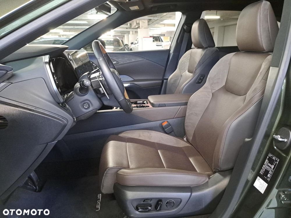 Lexus RX 450h+ Omotenashi - 29