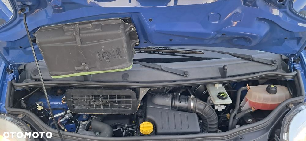 Opel Vivaro 2.5 CDTi L2H1 - 25